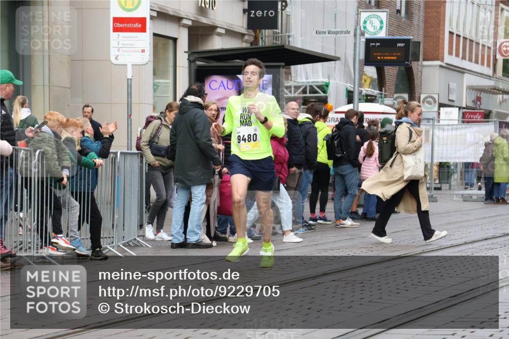 05.10.2025 - 20. swb-Marathon Bremen Strokosch-Dieckow http://msf.ph/oto/9229705 05.10.2025 10:36:52 Ziel 9480, 9565, 10704, 11213, 9480, 9565, 10704, 11213 meine-sportfotos.de