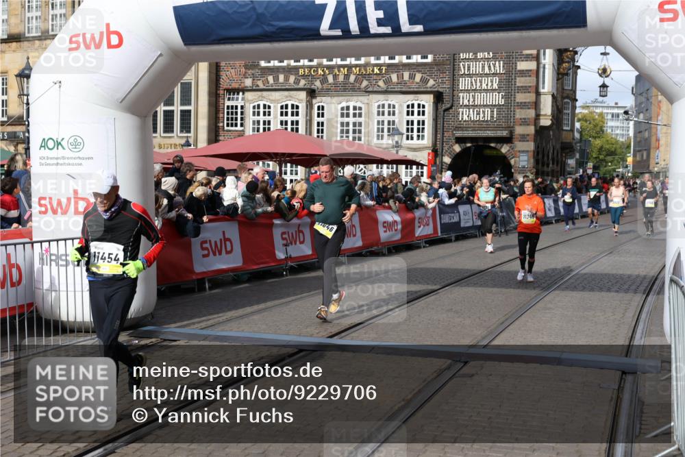05.10.2025 - 20. swb-Marathon Bremen Yannick Fuchs http://msf.ph/oto/9229706 05.10.2025 11:02:21 Ziel 9363, 10130, 10508, 11014, 11340, 11454, 11646 meine-sportfotos.de