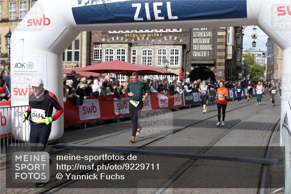 05.10.2025 - 20. swb-Marathon Bremen Yannick Fuchs http://msf.ph/oto/9229711 05.10.2025 11:02:21 Ziel 9363, 10130, 10508, 11014, 11340, 11454, 11646 meine-sportfotos.de