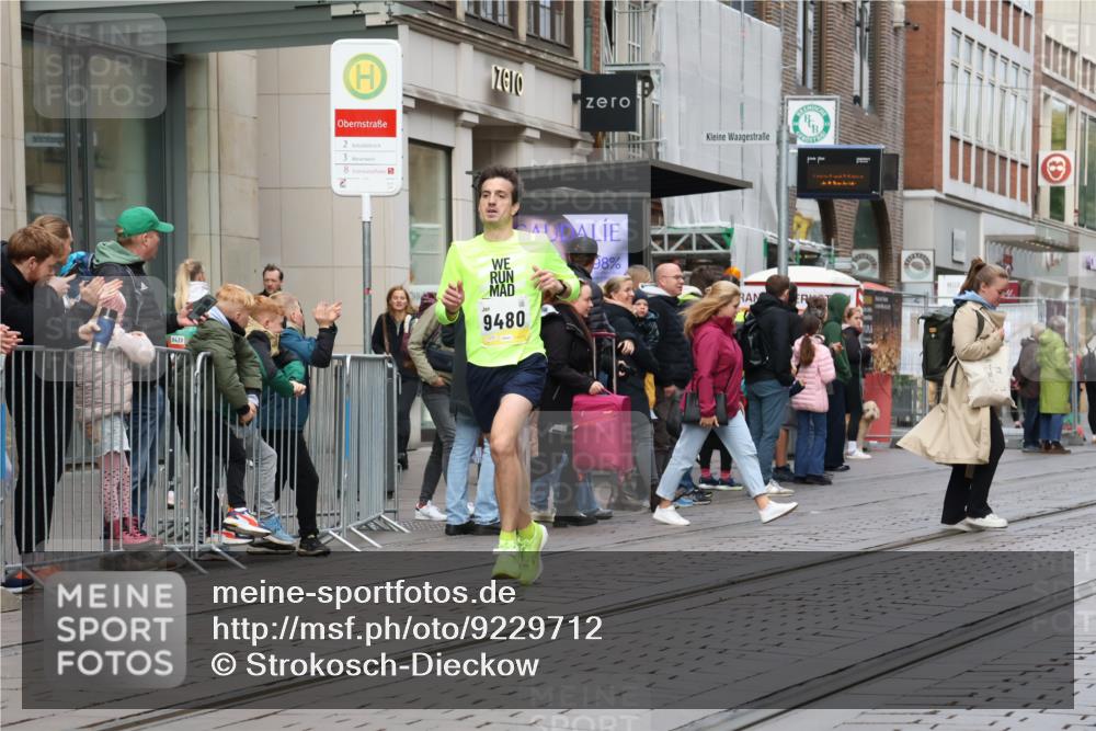 05.10.2025 - 20. swb-Marathon Bremen Strokosch-Dieckow http://msf.ph/oto/9229712 05.10.2025 10:36:53 Ziel 9480, 9565, 10704, 11213, 9480, 9565, 10704, 11213 meine-sportfotos.de