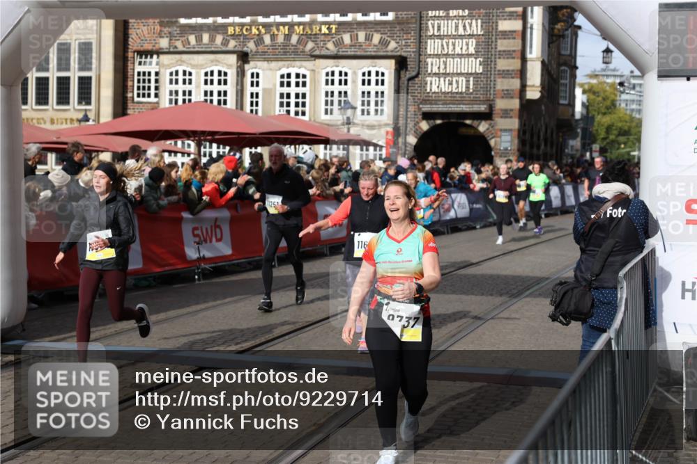 05.10.2025 - 20. swb-Marathon Bremen Yannick Fuchs http://msf.ph/oto/9229714 05.10.2025 10:59:38 Ziel 9609, 9737, 10391, 10809, 11251, 11657, 11728 meine-sportfotos.de