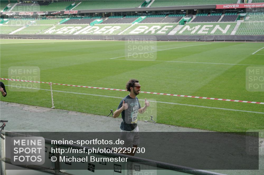 05.10.2025 - 20. swb-Marathon Bremen Michael Burmester http://msf.ph/oto/9229730 05.10.2025 10:28:26 Laufen im Stadion 1138, 7414, 9200, 9206, 9207, 9216, 9222, 9223, 9244, 9293, 9298, 9366, 9377, 9397, 9404, 9406, 9413, 9546, 9562, 9665, 9706, 9810, 9955, 10047, 10109, 10131, 10177, 10211, 10266, 10268, 10303, 10319, 10350, 10382, 10428, 10509, 10519, 10661, 10667, 10688, 10789, 10850, 10858, 10875, 10931, 10953, 10973, 11104, 11189, 11244, 11248, 11268, 11327, 11330, 11357, 11462, 11498, 11513, 11561, 11579, 11628, 11705, 10452, 10637, 10676, 11167 meine-sportfotos.de