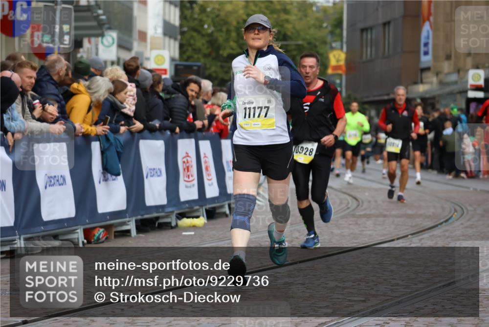 05.10.2025 - 20. swb-Marathon Bremen Strokosch-Dieckow http://msf.ph/oto/9229736 05.10.2025 10:51:25 Ziel 10321, 10376, 10556, 11177 meine-sportfotos.de