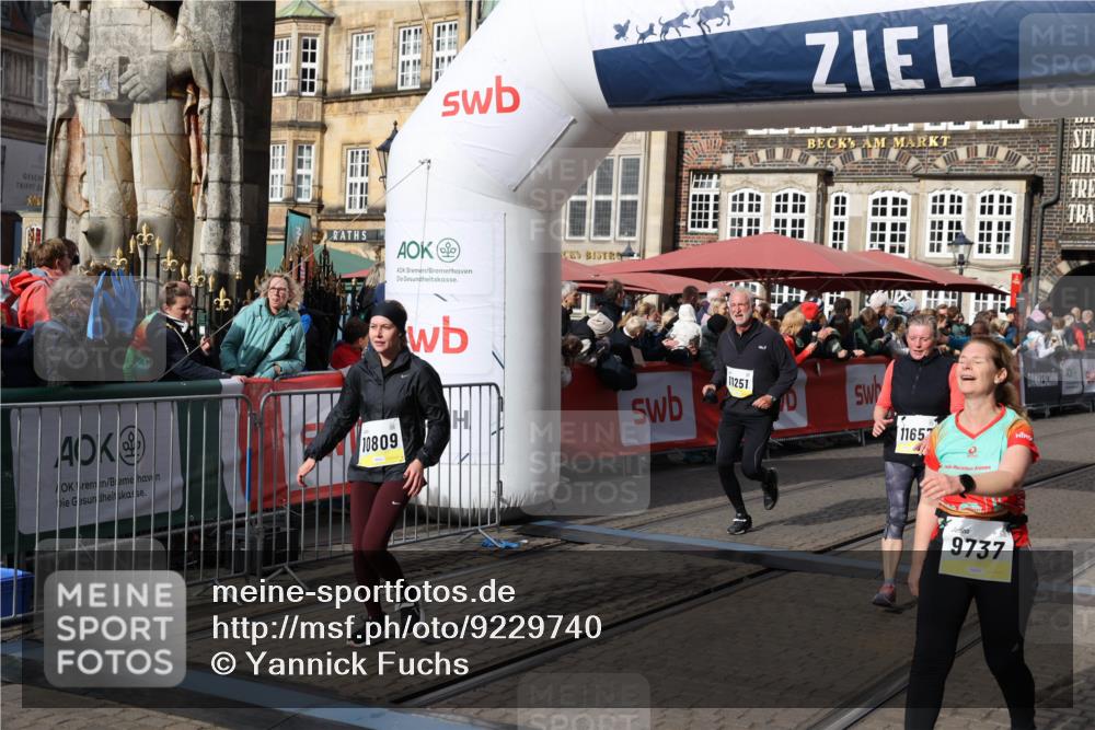 05.10.2025 - 20. swb-Marathon Bremen Yannick Fuchs http://msf.ph/oto/9229740 05.10.2025 10:59:39 Ziel 9609, 9737, 10391, 10809, 11251, 11657, 11728 meine-sportfotos.de