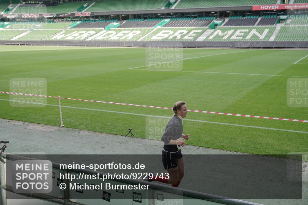 05.10.2025 - 20. swb-Marathon Bremen Michael Burmester http://msf.ph/oto/9229743 05.10.2025 10:28:27 Laufen im Stadion 1138, 7414, 9200, 9206, 9207, 9216, 9222, 9223, 9244, 9293, 9298, 9366, 9377, 9397, 9404, 9406, 9413, 9546, 9562, 9665, 9706, 9810, 9955, 10047, 10109, 10131, 10177, 10211, 10266, 10268, 10303, 10319, 10350, 10382, 10428, 10509, 10519, 10661, 10667, 10688, 10789, 10850, 10858, 10875, 10931, 10953, 10973, 11104, 11189, 11244, 11248, 11268, 11327, 11330, 11357, 11462, 11498, 11513, 11561, 11579, 11628, 11705, 10452, 10637, 10676, 11167 meine-sportfotos.de