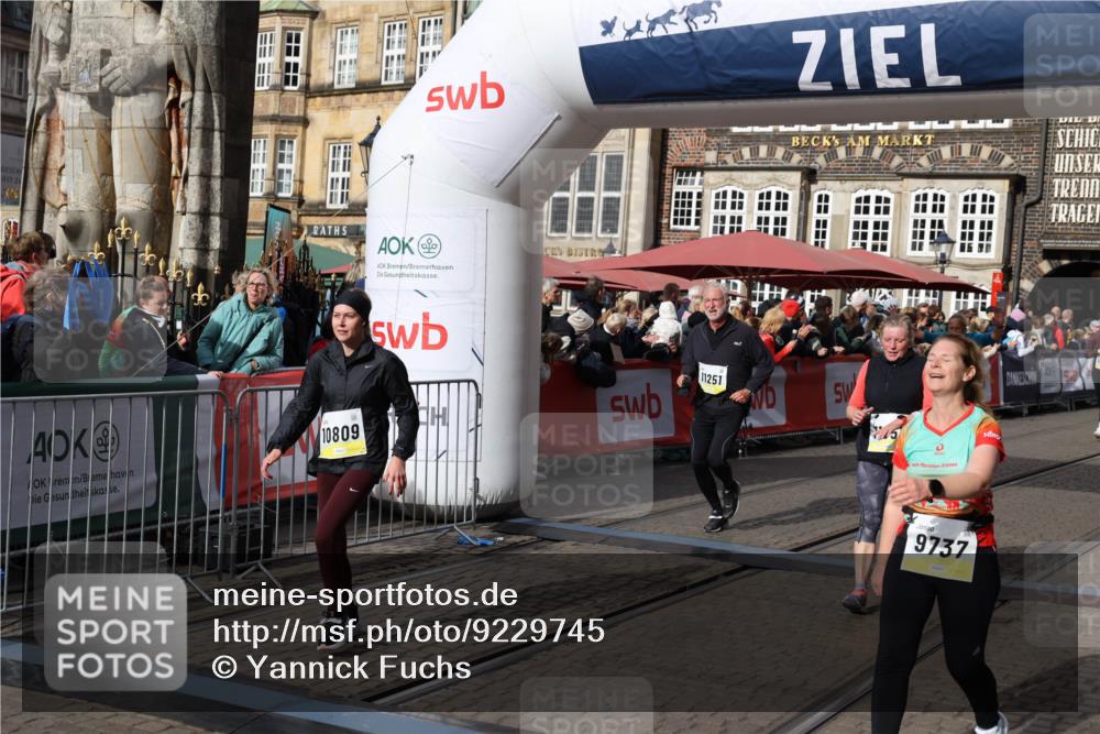 05.10.2025 - 20. swb-Marathon Bremen Yannick Fuchs http://msf.ph/oto/9229745 05.10.2025 10:59:39 Ziel 9609, 9737, 10391, 10809, 11251, 11657, 11728 meine-sportfotos.de