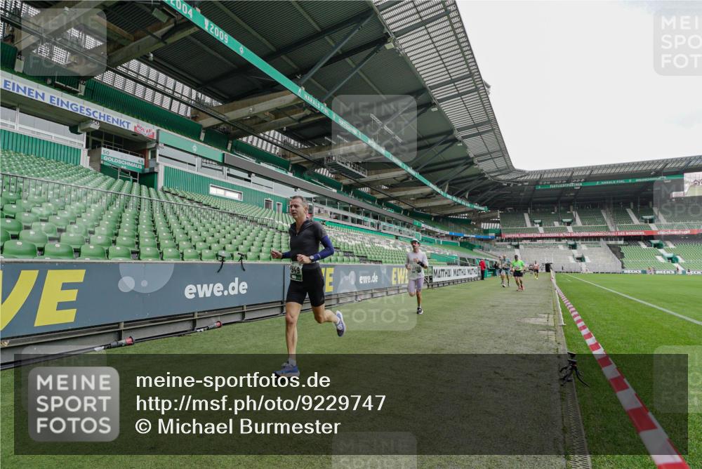 05.10.2025 - 20. swb-Marathon Bremen Michael Burmester http://msf.ph/oto/9229747 05.10.2025 12:43:53 Laufen im Stadion 288, 329, 548, 577, 628, 706, 1196, 1641, 1745, 1992, 2092, 2249, 2967, 3435, 3580, 4369, 4422, 4631, 4867, 5014, 5287, 5495, 5815, 5908, 5988, 6224, 6385, 6912, 7269, 7373, 7668, 7816, 7834, 7949, 8030, 8053, 8275, 8593, 9095, 662, 1265, 1652, 2062, 4664, 5231, 6423, 7472, 7498, 7764, 8053, 8520 meine-sportfotos.de
