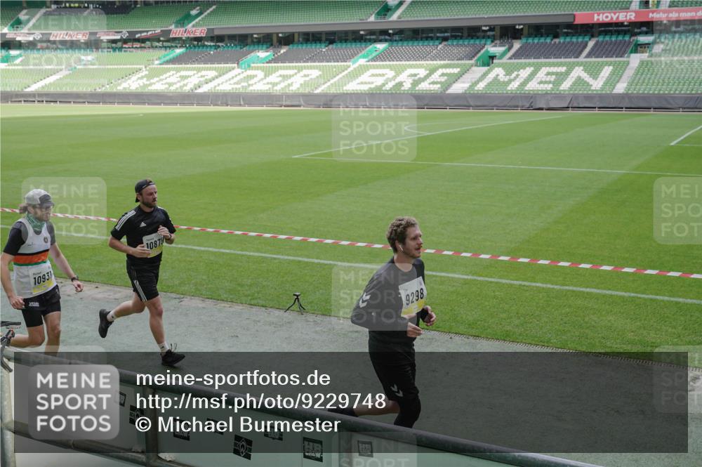 05.10.2025 - 20. swb-Marathon Bremen Michael Burmester http://msf.ph/oto/9229748 05.10.2025 10:28:28 Laufen im Stadion 1138, 7414, 9200, 9206, 9207, 9216, 9222, 9223, 9244, 9293, 9298, 9366, 9377, 9397, 9404, 9406, 9413, 9546, 9562, 9665, 9706, 9810, 9955, 10047, 10109, 10131, 10177, 10211, 10266, 10268, 10303, 10319, 10350, 10382, 10428, 10509, 10519, 10661, 10667, 10688, 10789, 10850, 10858, 10875, 10931, 10953, 10973, 11104, 11189, 11244, 11248, 11268, 11327, 11330, 11357, 11462, 11498, 11513, 11561, 11579, 11628, 11705, 10452, 10637, 10676, 11167 meine-sportfotos.de