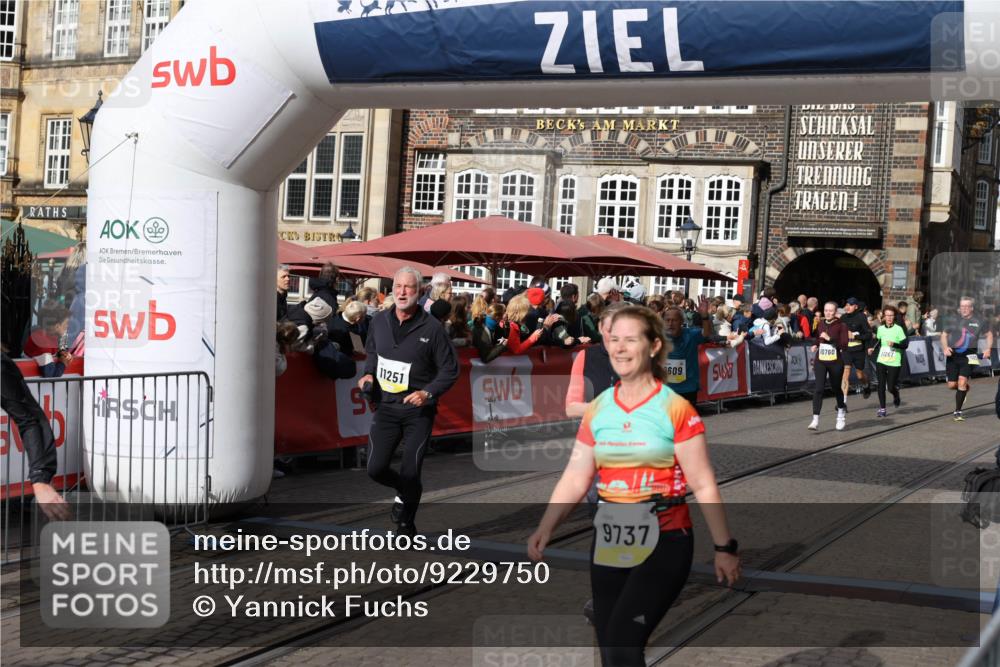 05.10.2025 - 20. swb-Marathon Bremen Yannick Fuchs http://msf.ph/oto/9229750 05.10.2025 10:59:39 Ziel 9609, 9737, 10391, 10809, 11251, 11657, 11728 meine-sportfotos.de