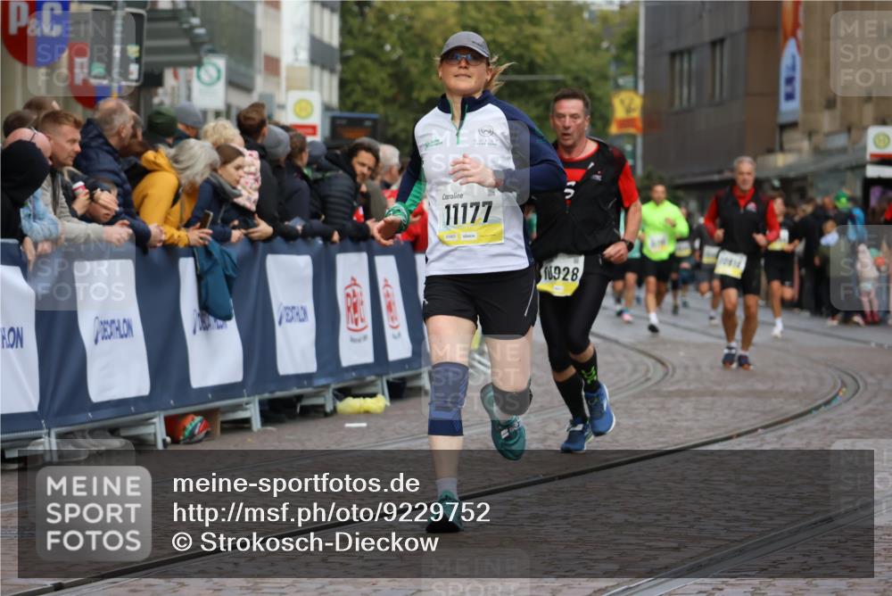05.10.2025 - 20. swb-Marathon Bremen Strokosch-Dieckow http://msf.ph/oto/9229752 05.10.2025 10:51:25 Ziel 10321, 10376, 10556, 11177 meine-sportfotos.de