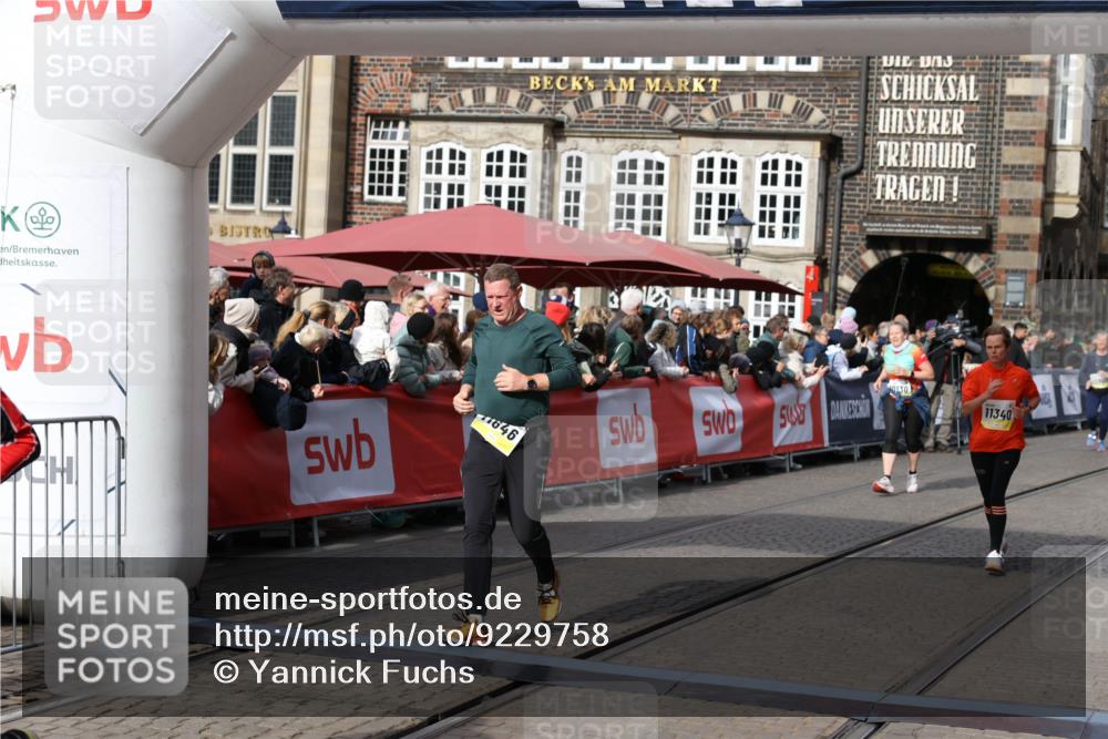 05.10.2025 - 20. swb-Marathon Bremen Yannick Fuchs http://msf.ph/oto/9229758 05.10.2025 11:02:21 Ziel 9363, 10130, 10508, 11014, 11340, 11454, 11646 meine-sportfotos.de