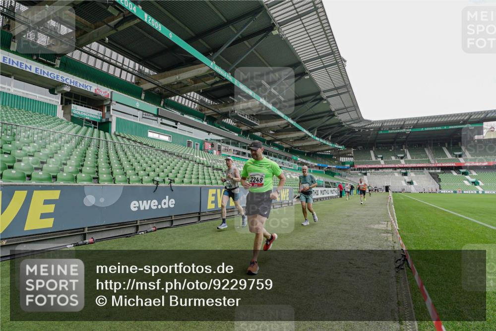 05.10.2025 - 20. swb-Marathon Bremen Michael Burmester http://msf.ph/oto/9229759 05.10.2025 12:43:59 Laufen im Stadion 288, 329, 548, 577, 706, 1196, 1992, 2092, 2249, 2967, 3435, 3580, 4369, 4422, 4631, 4867, 5014, 5287, 5495, 5815, 5908, 5988, 6224, 6385, 6912, 7373, 7816, 7834, 7949, 8030, 8275, 8593, 9095, 628, 662, 1641, 1652, 1745, 2062, 4664, 5231, 6423, 7269, 7498, 7668, 8053 meine-sportfotos.de