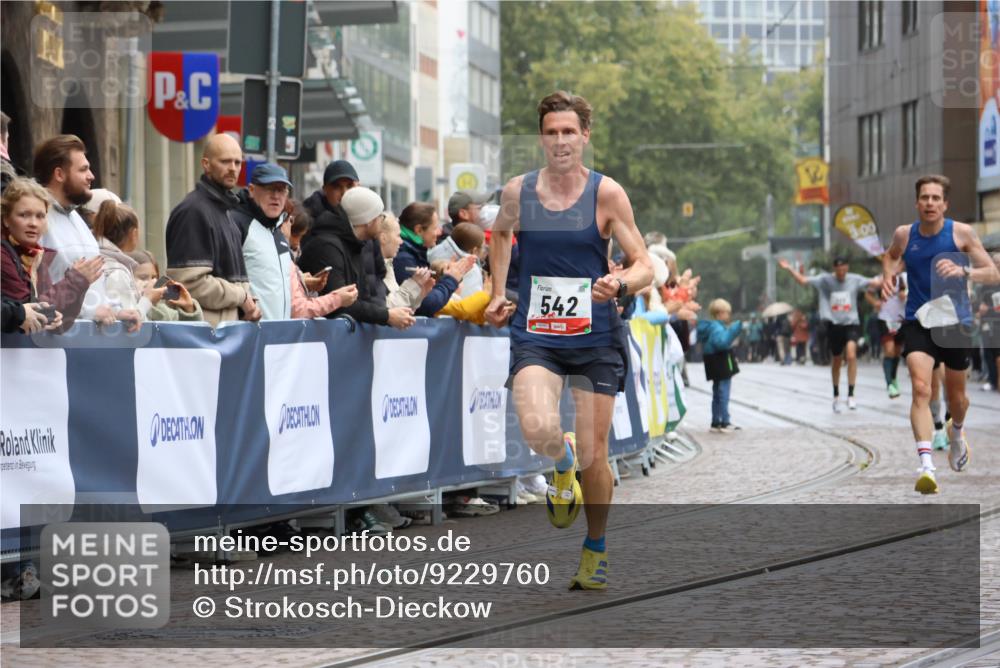 05.10.2025 - 20. swb-Marathon Bremen Strokosch-Dieckow http://msf.ph/oto/9229760 05.10.2025 12:28:41 Ziel 542, 2053, 2159 meine-sportfotos.de