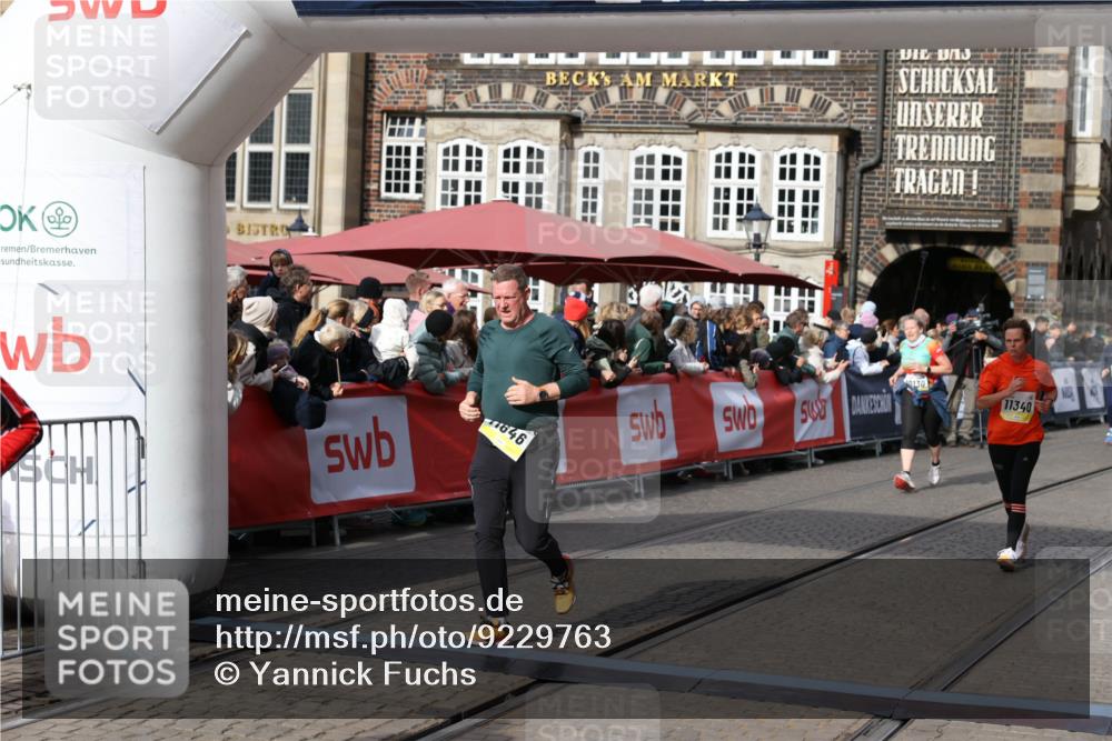 05.10.2025 - 20. swb-Marathon Bremen Yannick Fuchs http://msf.ph/oto/9229763 05.10.2025 11:02:21 Ziel 9363, 10130, 10508, 11014, 11340, 11454, 11646 meine-sportfotos.de