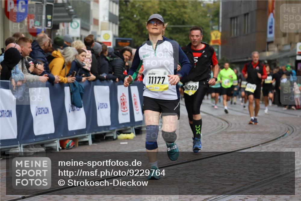 05.10.2025 - 20. swb-Marathon Bremen Strokosch-Dieckow http://msf.ph/oto/9229764 05.10.2025 10:51:25 Ziel 10321, 10376, 10556, 11177 meine-sportfotos.de