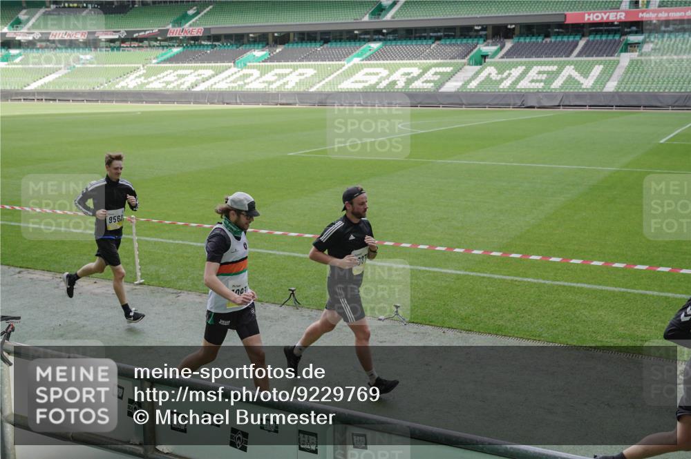 05.10.2025 - 20. swb-Marathon Bremen Michael Burmester http://msf.ph/oto/9229769 05.10.2025 10:28:29 Laufen im Stadion 1138, 7414, 9200, 9206, 9207, 9216, 9222, 9223, 9244, 9293, 9298, 9366, 9377, 9397, 9404, 9406, 9413, 9546, 9562, 9665, 9706, 9810, 9955, 10047, 10109, 10131, 10177, 10211, 10266, 10268, 10303, 10319, 10350, 10382, 10428, 10509, 10519, 10661, 10667, 10688, 10789, 10850, 10858, 10875, 10931, 10953, 10973, 11104, 11189, 11244, 11248, 11268, 11327, 11330, 11357, 11498, 11513, 11561, 11579, 11628, 11705, 9546, 10452, 10637, 10676, 11167 meine-sportfotos.de
