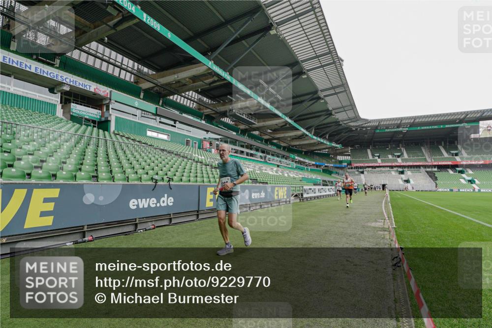 05.10.2025 - 20. swb-Marathon Bremen Michael Burmester http://msf.ph/oto/9229770 05.10.2025 12:44:00 Laufen im Stadion 288, 329, 548, 577, 706, 1196, 1992, 2092, 2249, 2967, 3435, 3580, 4369, 4422, 4631, 4867, 5014, 5287, 5495, 5815, 5908, 5988, 6224, 6385, 6912, 7373, 7816, 7834, 7949, 8030, 8275, 8593, 9095, 628, 662, 1641, 1652, 1745, 2062, 4664, 5231, 6423, 7269, 7498, 7668, 8053 meine-sportfotos.de