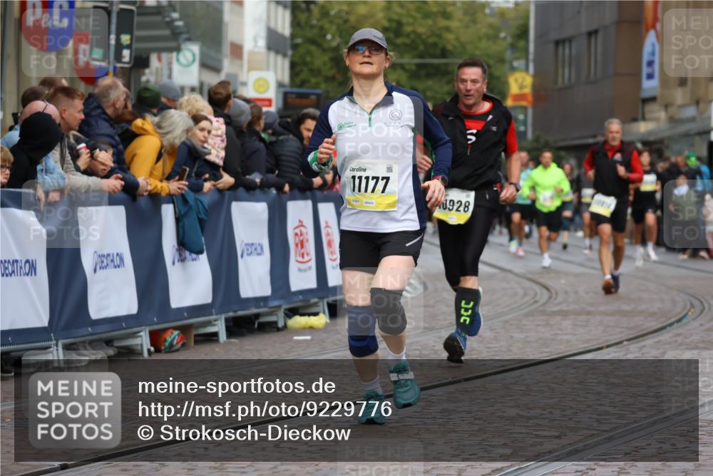 05.10.2025 - 20. swb-Marathon Bremen Strokosch-Dieckow http://msf.ph/oto/9229776 05.10.2025 10:51:25 Ziel 10321, 10376, 10556, 11177 meine-sportfotos.de