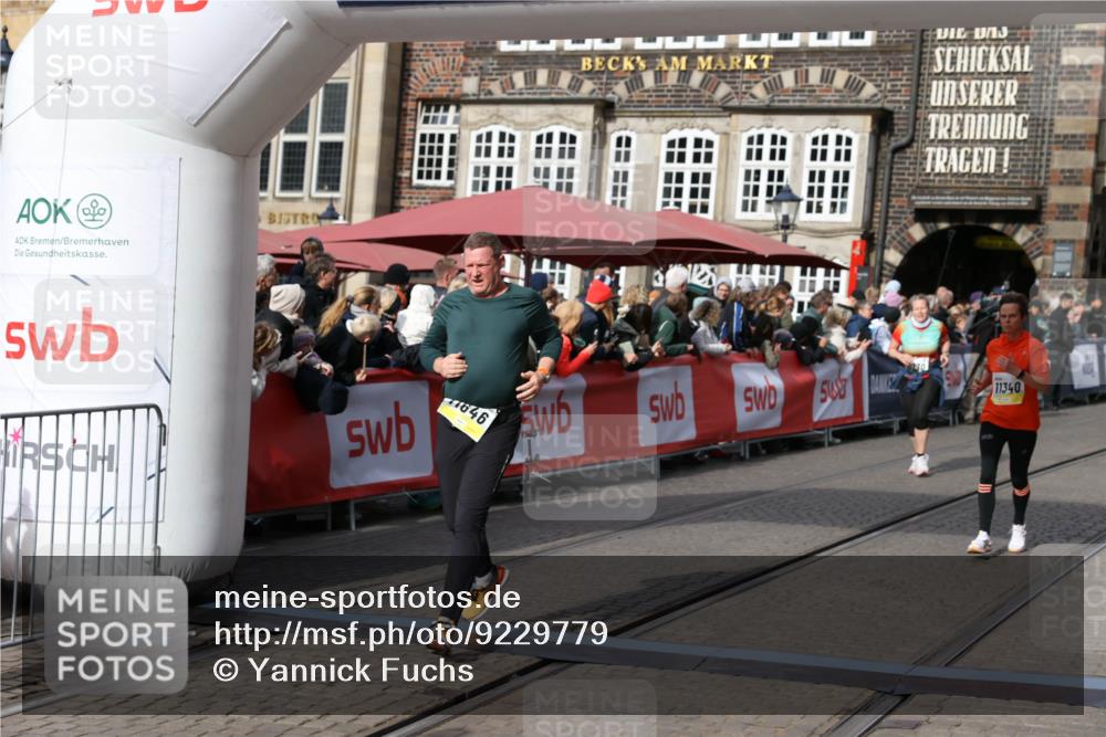 05.10.2025 - 20. swb-Marathon Bremen Yannick Fuchs http://msf.ph/oto/9229779 05.10.2025 11:02:21 Ziel 9363, 10130, 10508, 11014, 11340, 11454, 11646 meine-sportfotos.de