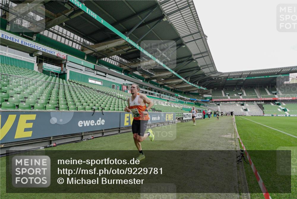 05.10.2025 - 20. swb-Marathon Bremen Michael Burmester http://msf.ph/oto/9229781 05.10.2025 12:44:03 Laufen im Stadion 288, 329, 506, 548, 577, 706, 1196, 1992, 2092, 2249, 2967, 3435, 3580, 4369, 4422, 4631, 4867, 5014, 5287, 5495, 5908, 5988, 6224, 6385, 6912, 7373, 7816, 7834, 7949, 8030, 8275, 8593, 9095, 628, 662, 1641, 1652, 1745, 2062, 3580, 4664, 5231, 5815, 6224, 6423, 7269, 7498, 7668, 8053 meine-sportfotos.de