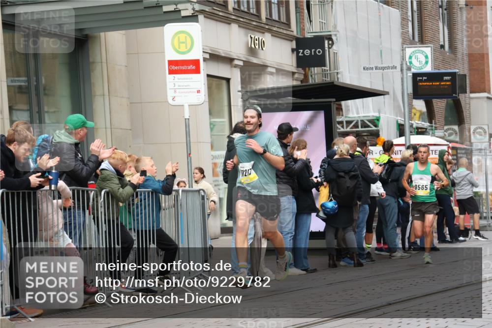 05.10.2025 - 20. swb-Marathon Bremen Strokosch-Dieckow http://msf.ph/oto/9229782 05.10.2025 10:37:04 Ziel 9565, 9586, 10358, 10704, 11021, 11213, 9565, 9586, 10358, 10704, 11021, 11213 meine-sportfotos.de