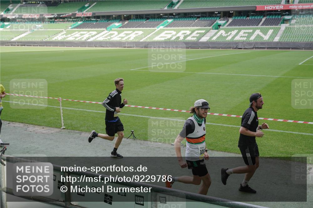 05.10.2025 - 20. swb-Marathon Bremen Michael Burmester http://msf.ph/oto/9229786 05.10.2025 10:28:29 Laufen im Stadion 1138, 7414, 9200, 9206, 9207, 9216, 9222, 9223, 9244, 9293, 9298, 9366, 9377, 9397, 9404, 9406, 9413, 9546, 9562, 9665, 9706, 9810, 9955, 10047, 10109, 10131, 10177, 10211, 10266, 10268, 10303, 10319, 10350, 10382, 10428, 10509, 10519, 10661, 10667, 10688, 10789, 10850, 10858, 10875, 10931, 10953, 10973, 11104, 11189, 11244, 11248, 11268, 11327, 11330, 11357, 11498, 11513, 11561, 11579, 11628, 11705, 9546, 10452, 10637, 10676, 11167 meine-sportfotos.de