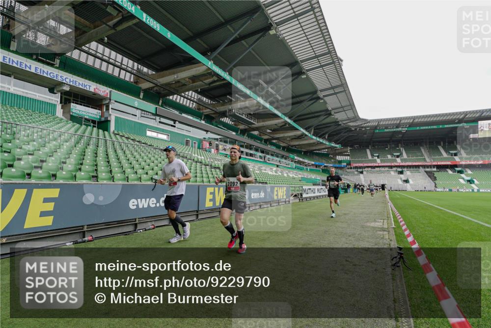 05.10.2025 - 20. swb-Marathon Bremen Michael Burmester http://msf.ph/oto/9229790 05.10.2025 12:44:13 Laufen im Stadion 288, 329, 506, 539, 548, 706, 917, 1196, 1992, 2092, 2249, 3150, 3982, 4422, 5014, 5908, 7099, 7373, 7525, 7949, 8030, 8275, 577, 628, 706, 1641, 1745, 2967, 3435, 3580, 4369, 4631, 4867, 5287, 5495, 5815, 5988, 6224, 6385, 6912, 7269, 7668, 7816, 7834, 8053, 8593, 9095 meine-sportfotos.de