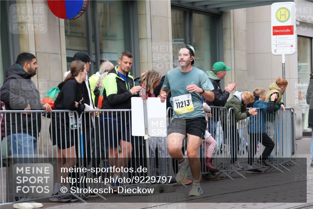 05.10.2025 - 20. swb-Marathon Bremen Strokosch-Dieckow http://msf.ph/oto/9229797 05.10.2025 10:37:05 Ziel 9565, 9586, 10358, 10704, 11021, 11213, 9565, 9586, 10358, 10704, 11021, 11213 meine-sportfotos.de