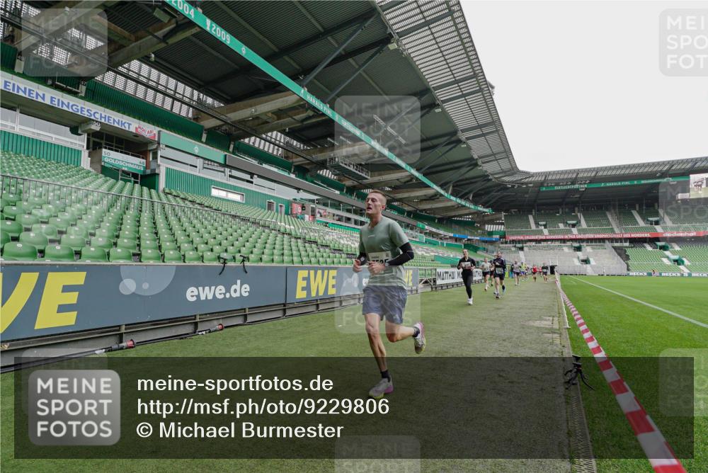 05.10.2025 - 20. swb-Marathon Bremen Michael Burmester http://msf.ph/oto/9229806 05.10.2025 12:44:19 Laufen im Stadion 288, 329, 506, 539, 548, 642, 657, 917, 1196, 1992, 2092, 2249, 3150, 3219, 3251, 3982, 4422, 5014, 5908, 6633, 7099, 7373, 7525, 7949, 8030, 8169, 8275, 8351, 8382, 577, 706, 2967, 3435, 3580, 4369, 4631, 4867, 5014, 5287, 5495, 5815, 5988, 6224, 6385, 6912, 7816, 7834, 8593, 9095 meine-sportfotos.de