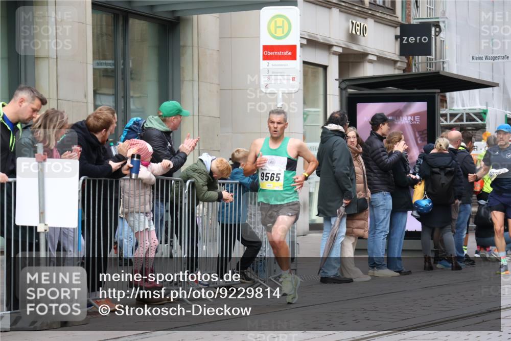 05.10.2025 - 20. swb-Marathon Bremen Strokosch-Dieckow http://msf.ph/oto/9229814 05.10.2025 10:37:06 Ziel 9565, 9586, 10358, 10704, 11021, 11213, 9565, 9586, 10358, 10704, 11021, 11213 meine-sportfotos.de
