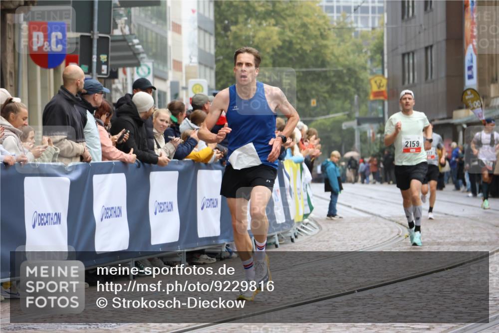 05.10.2025 - 20. swb-Marathon Bremen Strokosch-Dieckow http://msf.ph/oto/9229816 05.10.2025 12:28:44 Ziel 542, 1113, 1948, 2053, 2159, 2292 meine-sportfotos.de