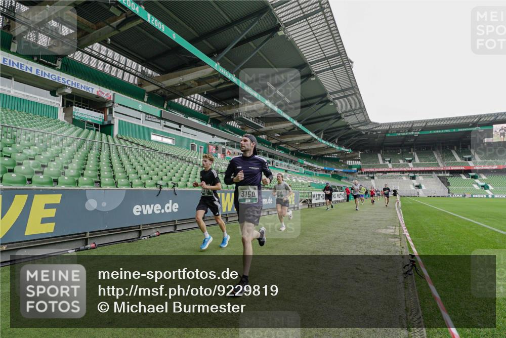 05.10.2025 - 20. swb-Marathon Bremen Michael Burmester http://msf.ph/oto/9229819 05.10.2025 12:44:23 Laufen im Stadion 288, 329, 506, 539, 548, 642, 657, 917, 1196, 2092, 2188, 2249, 3150, 3219, 3251, 3982, 4422, 5908, 6633, 7099, 7373, 7525, 7949, 8030, 8169, 8351, 8382, 577, 706, 1992, 2967, 3435, 3580, 4369, 4631, 4867, 5014, 5287, 5495, 5988, 6224, 6385, 6912, 7816, 7834, 8275, 8593, 9095 meine-sportfotos.de