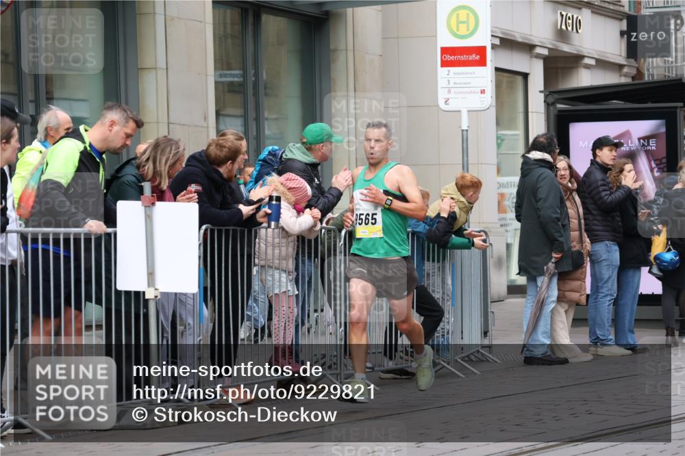 05.10.2025 - 20. swb-Marathon Bremen Strokosch-Dieckow http://msf.ph/oto/9229821 05.10.2025 10:37:07 Ziel 9565, 9586, 10358, 10704, 11021, 11213, 9565, 9586, 10358, 10704, 11021, 11213 meine-sportfotos.de