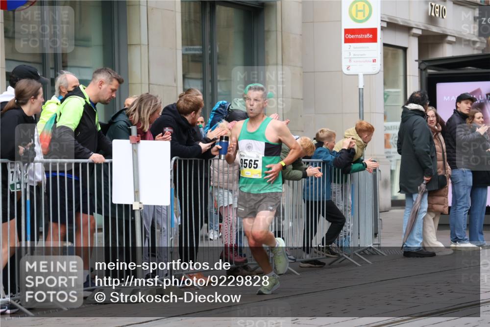 05.10.2025 - 20. swb-Marathon Bremen Strokosch-Dieckow http://msf.ph/oto/9229828 05.10.2025 10:37:07 Ziel 9565, 9586, 10358, 10704, 11021, 11213, 9565, 9586, 10358, 10704, 11021, 11213 meine-sportfotos.de
