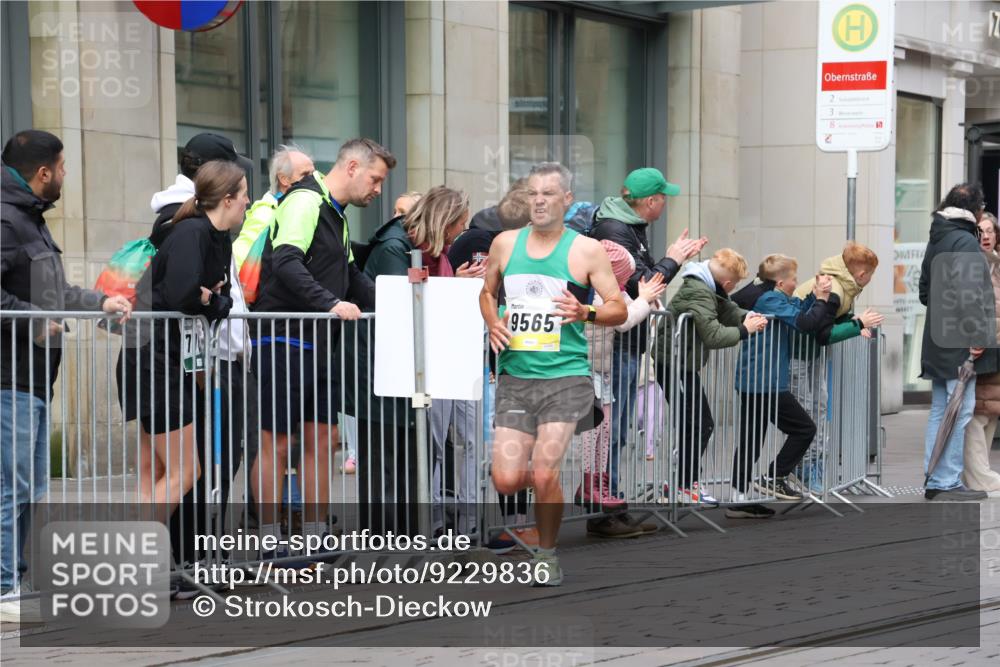 05.10.2025 - 20. swb-Marathon Bremen Strokosch-Dieckow http://msf.ph/oto/9229836 05.10.2025 10:37:07 Ziel 9565, 9586, 10358, 10704, 11021, 11213, 9565, 9586, 10358, 10704, 11021, 11213 meine-sportfotos.de