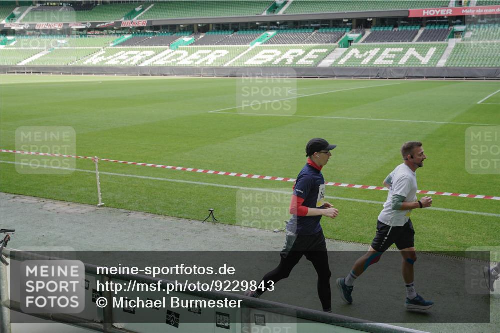05.10.2025 - 20. swb-Marathon Bremen Michael Burmester http://msf.ph/oto/9229843 05.10.2025 10:28:35 Laufen im Stadion 1138, 7414, 9200, 9206, 9207, 9216, 9222, 9223, 9244, 9293, 9298, 9366, 9377, 9404, 9406, 9413, 9562, 9665, 9706, 9810, 9955, 10047, 10062, 10109, 10131, 10177, 10211, 10266, 10268, 10303, 10319, 10350, 10382, 10428, 10509, 10519, 10667, 10688, 10789, 10850, 10858, 10875, 10888, 10931, 10953, 10973, 11104, 11244, 11248, 11268, 11292, 11327, 11330, 11357, 11498, 11513, 11561, 11573, 11579, 11628, 11637, 11705, 9397, 9546, 10452, 10509, 10637, 10661, 10676, 11167 meine-sportfotos.de