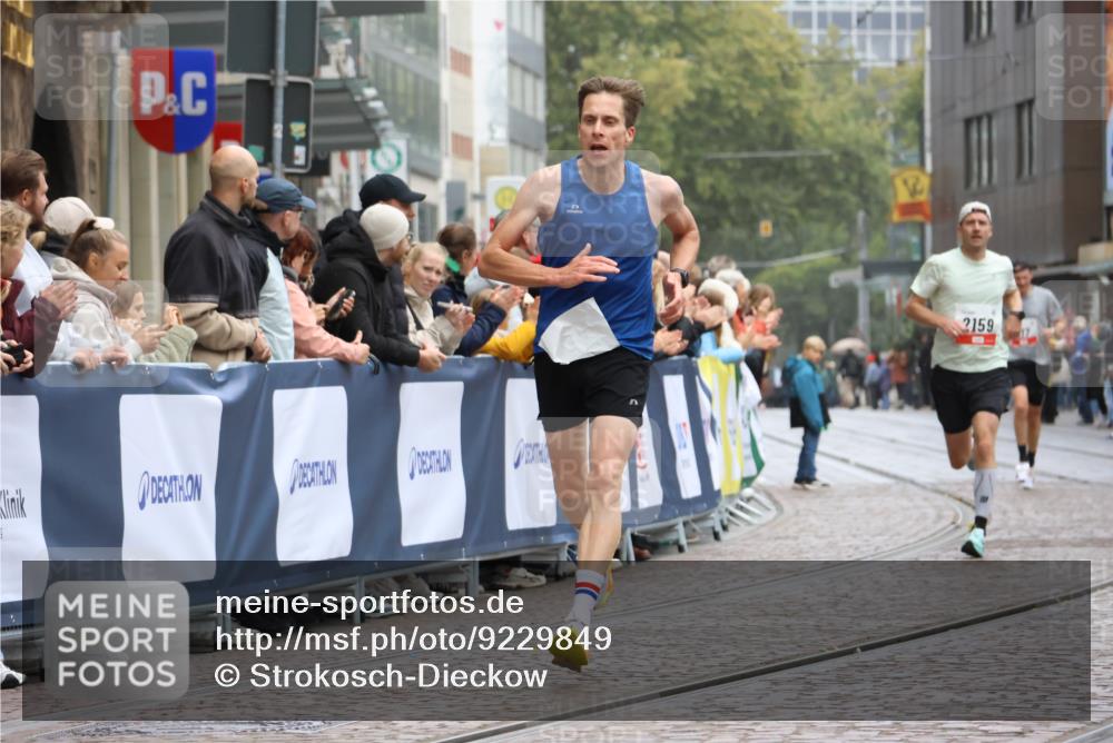 05.10.2025 - 20. swb-Marathon Bremen Strokosch-Dieckow http://msf.ph/oto/9229849 05.10.2025 12:28:44 Ziel 542, 1113, 1948, 2053, 2159, 2292 meine-sportfotos.de
