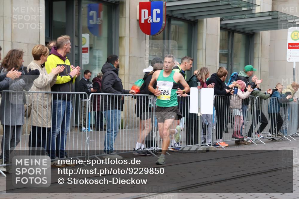 05.10.2025 - 20. swb-Marathon Bremen Strokosch-Dieckow http://msf.ph/oto/9229850 05.10.2025 10:37:08 Ziel 9565, 9586, 10358, 10704, 11021, 11213, 9565, 9586, 10358, 10704, 11021, 11213 meine-sportfotos.de
