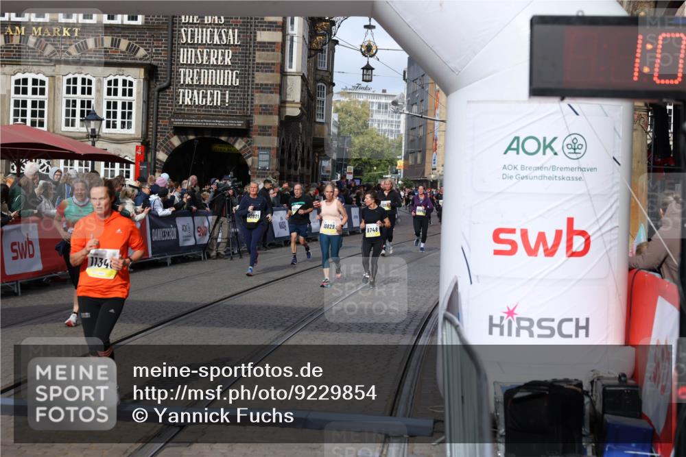 05.10.2025 - 20. swb-Marathon Bremen Yannick Fuchs http://msf.ph/oto/9229854 05.10.2025 11:02:23 Ziel 9363, 9748, 10130, 10508, 11340, 11454, 11646 meine-sportfotos.de