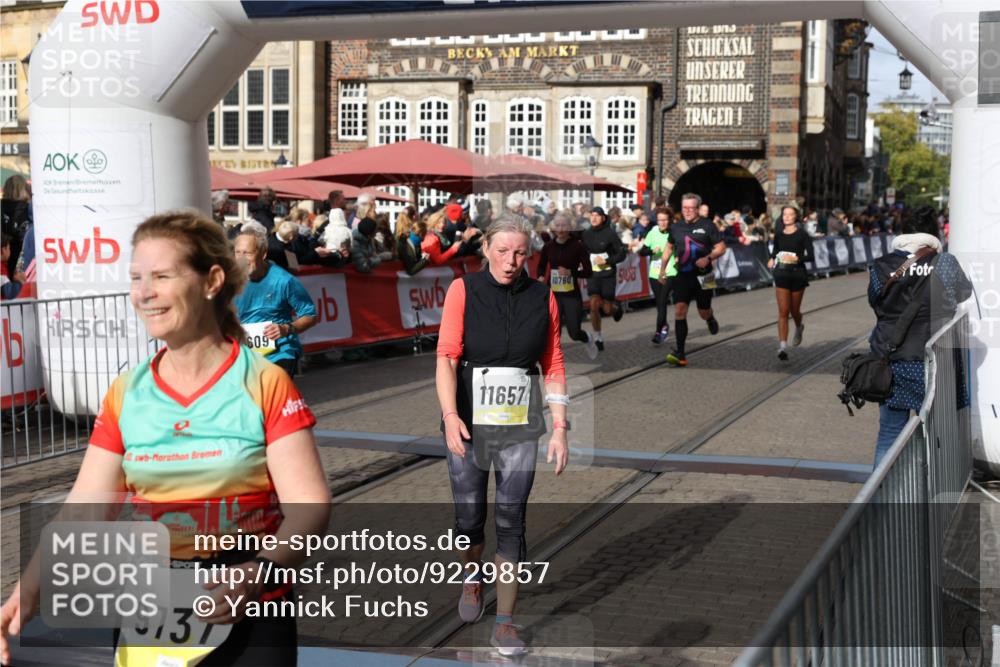 05.10.2025 - 20. swb-Marathon Bremen Yannick Fuchs http://msf.ph/oto/9229857 05.10.2025 10:59:42 Ziel 9609, 9737, 9991, 10209, 10760, 10809, 11251, 11267, 11456, 11657 meine-sportfotos.de