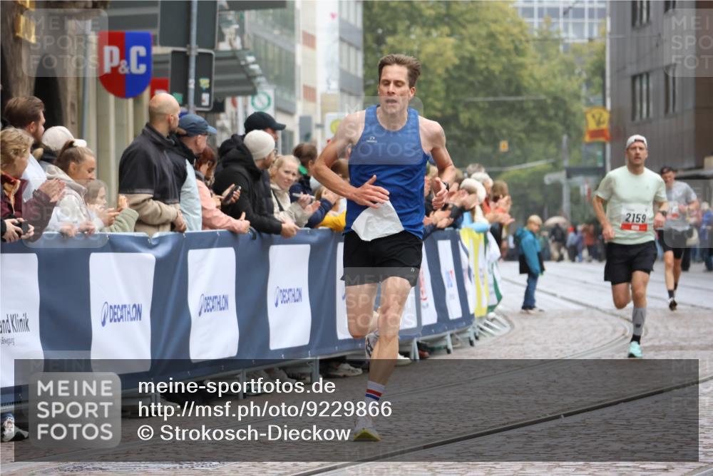 05.10.2025 - 20. swb-Marathon Bremen Strokosch-Dieckow http://msf.ph/oto/9229866 05.10.2025 12:28:44 Ziel 542, 1113, 1948, 2053, 2159, 2292 meine-sportfotos.de