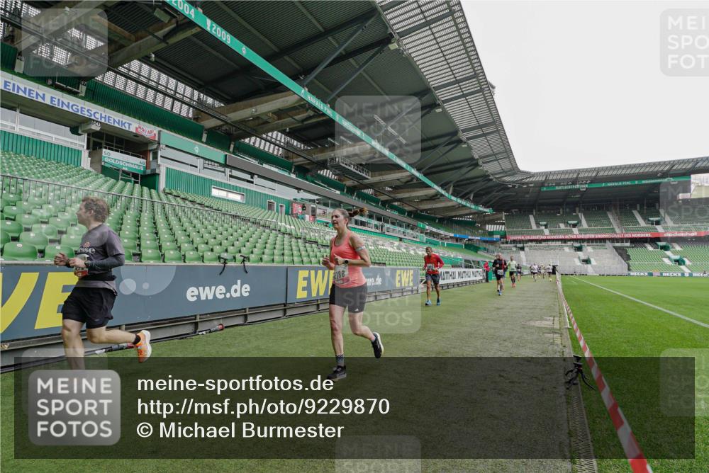05.10.2025 - 20. swb-Marathon Bremen Michael Burmester http://msf.ph/oto/9229870 05.10.2025 12:44:40 Laufen im Stadion 109, 329, 506, 539, 548, 642, 657, 819, 917, 1631, 2013, 2092, 2188, 2666, 2719, 3150, 3219, 3251, 3342, 3982, 4358, 4422, 5908, 6302, 6633, 7099, 7373, 7525, 7949, 8030, 8169, 8351, 8382, 288, 1196, 1992, 2249, 8275 meine-sportfotos.de