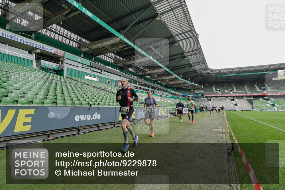 05.10.2025 - 20. swb-Marathon Bremen Michael Burmester http://msf.ph/oto/9229878 05.10.2025 12:44:44 Laufen im Stadion 109, 329, 506, 539, 548, 642, 657, 819, 917, 1631, 2013, 2092, 2188, 2666, 2719, 3150, 3219, 3251, 3327, 3342, 3982, 4358, 4422, 4571, 5908, 6302, 6633, 6996, 7099, 7373, 7525, 8030, 8169, 8351, 8382, 9130, 288, 1196, 2249, 5908, 7949, 8030 meine-sportfotos.de