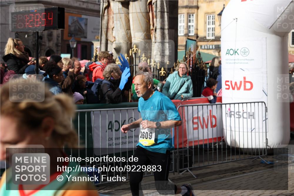 05.10.2025 - 20. swb-Marathon Bremen Yannick Fuchs http://msf.ph/oto/9229883 05.10.2025 10:59:43 Ziel 9609, 9737, 9991, 10209, 10760, 10809, 11251, 11267, 11456, 11657 meine-sportfotos.de