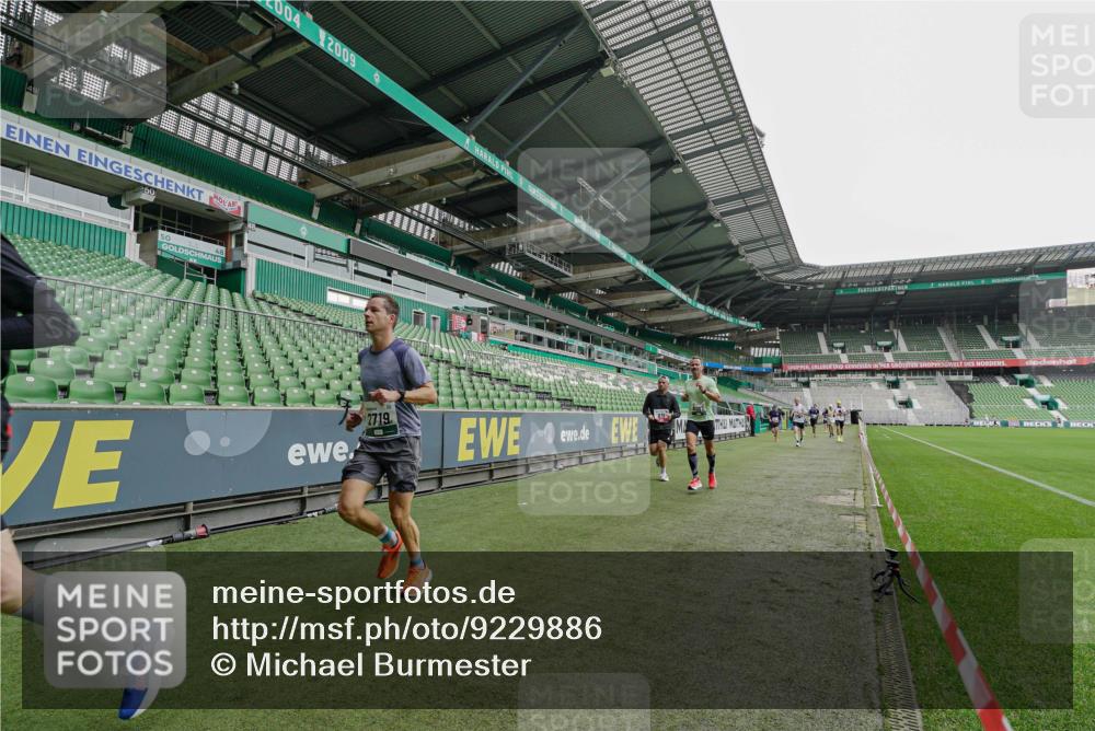 05.10.2025 - 20. swb-Marathon Bremen Michael Burmester http://msf.ph/oto/9229886 05.10.2025 12:44:45 Laufen im Stadion 109, 329, 506, 539, 548, 642, 657, 819, 917, 1631, 2013, 2092, 2188, 2666, 2719, 3150, 3219, 3251, 3327, 3342, 3982, 4358, 4422, 4571, 6302, 6633, 6996, 7099, 7373, 7525, 8169, 8351, 8382, 8828, 9130, 288, 548, 1196, 2249, 5908, 7949, 8030 meine-sportfotos.de