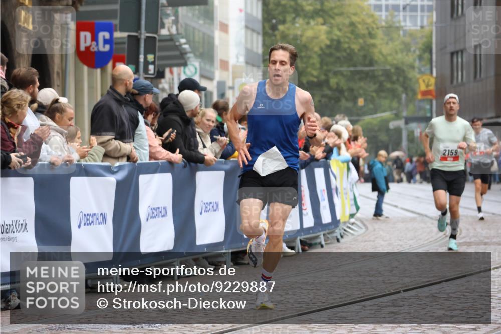 05.10.2025 - 20. swb-Marathon Bremen Strokosch-Dieckow http://msf.ph/oto/9229887 05.10.2025 12:28:44 Ziel 542, 1113, 1948, 2053, 2159, 2292 meine-sportfotos.de