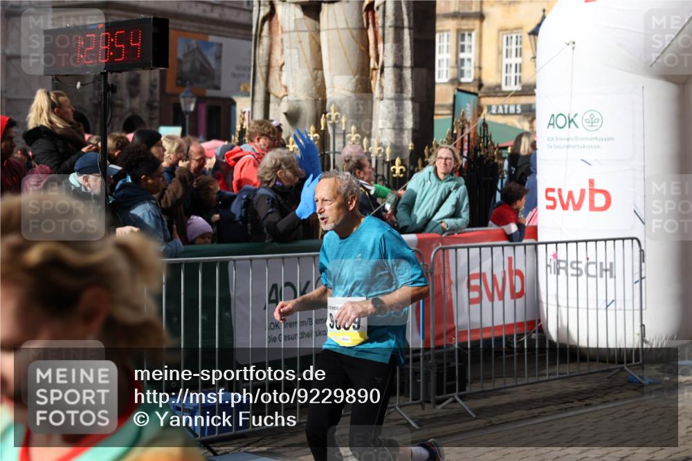 05.10.2025 - 20. swb-Marathon Bremen Yannick Fuchs http://msf.ph/oto/9229890 05.10.2025 10:59:43 Ziel 9609, 9737, 9991, 10209, 10760, 10809, 11251, 11267, 11456, 11657 meine-sportfotos.de