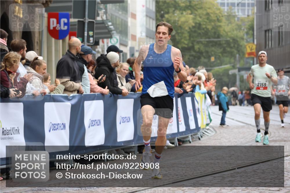 05.10.2025 - 20. swb-Marathon Bremen Strokosch-Dieckow http://msf.ph/oto/9229908 05.10.2025 12:28:44 Ziel 542, 1113, 1948, 2053, 2159, 2292 meine-sportfotos.de