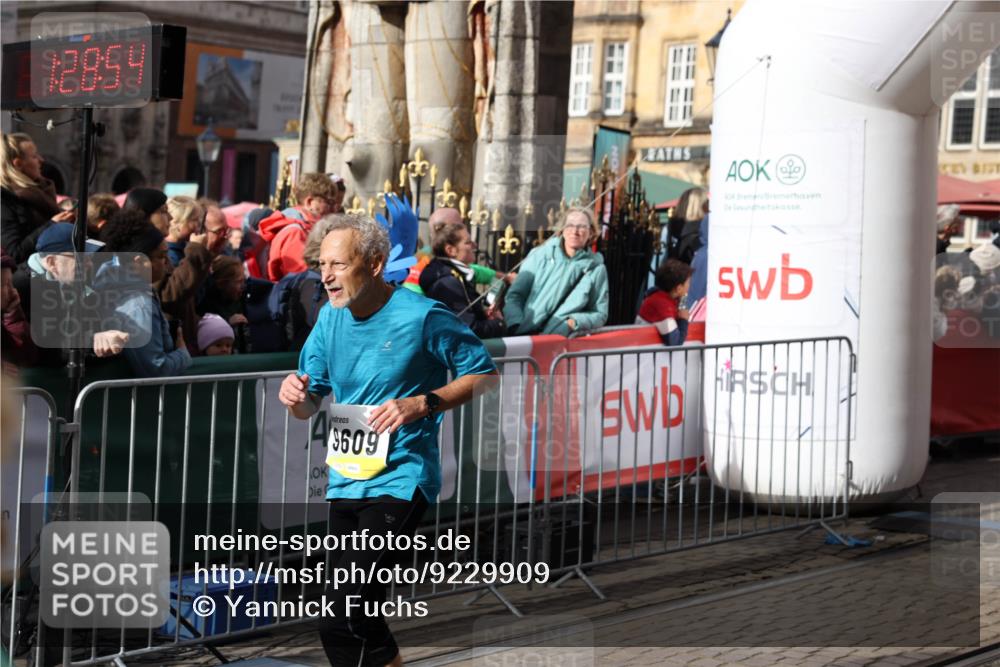 05.10.2025 - 20. swb-Marathon Bremen Yannick Fuchs http://msf.ph/oto/9229909 05.10.2025 10:59:43 Ziel 9609, 9737, 9991, 10209, 10760, 10809, 11251, 11267, 11456, 11657 meine-sportfotos.de