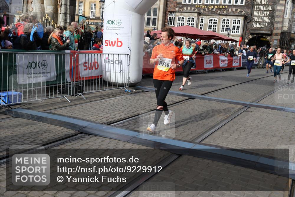 05.10.2025 - 20. swb-Marathon Bremen Yannick Fuchs http://msf.ph/oto/9229912 05.10.2025 11:02:24 Ziel 9363, 9748, 10130, 10821, 10829, 11340, 11454, 11646 meine-sportfotos.de